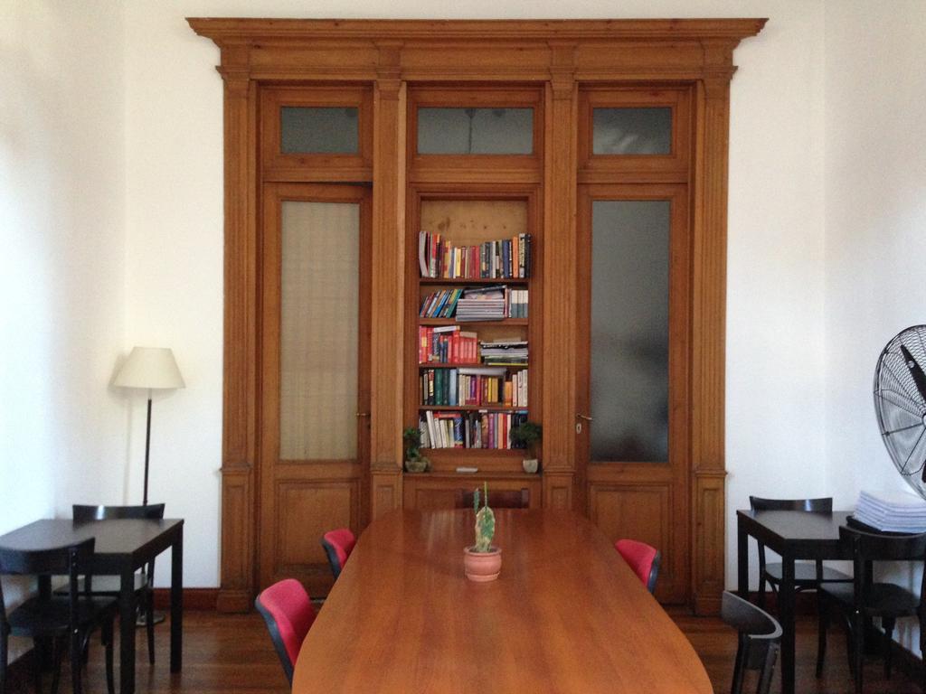 La Casa De Pichincha Hostel บัวโนสไอเรส ภายนอก รูปภาพ
